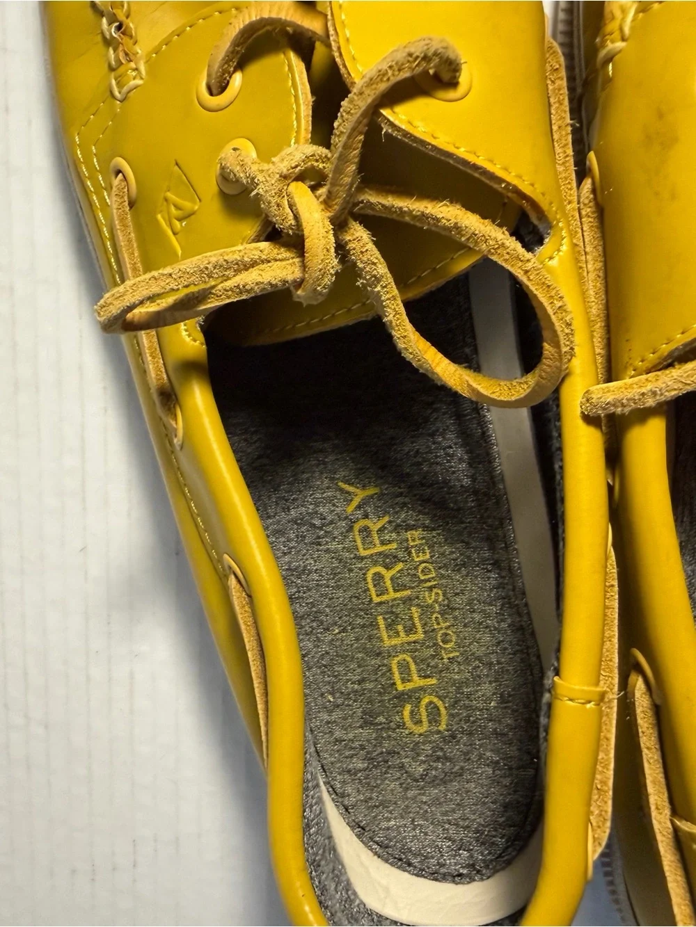 Sperry Men's Yellow Leather Upper Rawhide Laces Boat Shoes 10